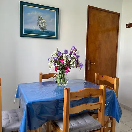 Apartment Family House Near Logaras